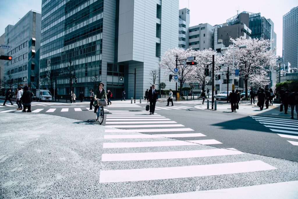 Straße in Japan Alltag Auto mieten in Japan – Was Deutsche und Schweizer wissen sollten